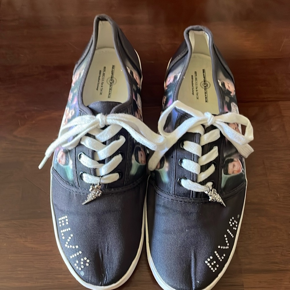 Women’s Elvis Sneakers by Bradford Exchange Size 9